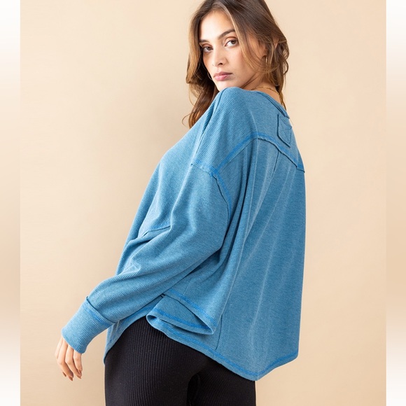 Knit Thermal V-neck Reverse st Oversized Casual top - Picture 3 of 5
